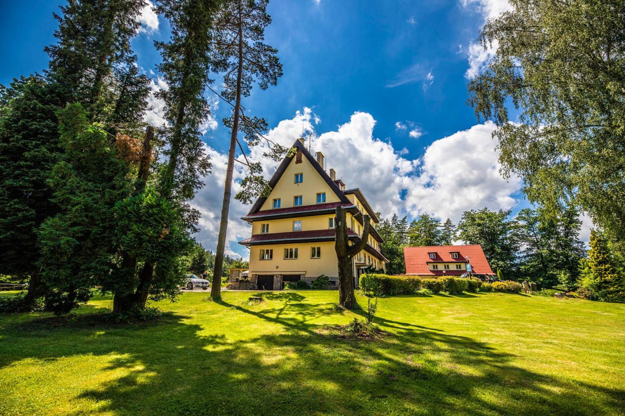 Parkhotel Skalni Mesto Йичин Экстерьер фото