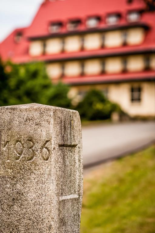 Parkhotel Skalni Mesto Йичин Экстерьер фото